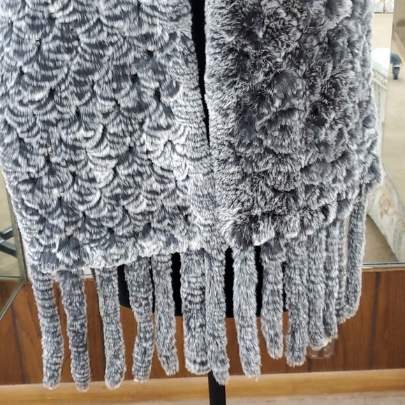 Knitted Rex Rabbit Fur Scarf with Fringe - Picture 2 of 5